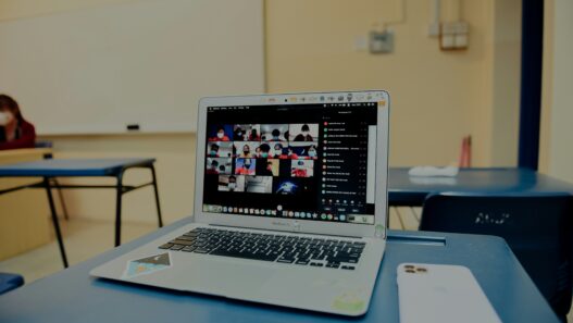 Platformy e-learningowe dla seniorów