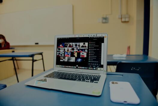 Platformy e-learningowe dla seniorów